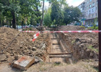 В Космічному мікрорайоні Запоріжжя ремонтують трубопровід опалення | Новости Запорожья