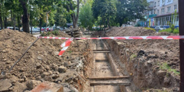 В Космічному мікрорайоні Запоріжжя ремонтують трубопровід опалення | Новости Запорожья