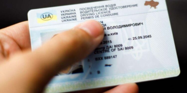 В Україні видаватимуть водійські права нового зразка з 1 серпня | |