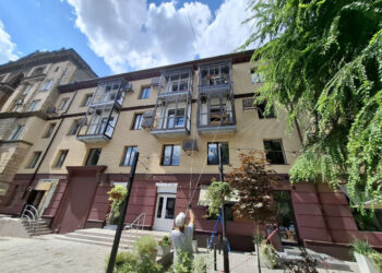 Відбудова багатоповерхівок у Запоріжжі – роботи в будинку по вулиці Миру мають завершити за місяць | Новости Запорожья