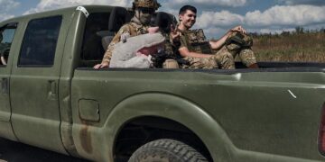 Військові отримають від Полтави пікапи та прожектори