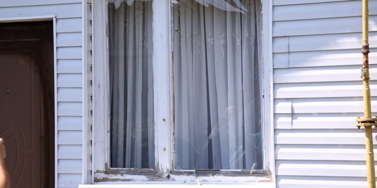 Є пошкодження у будинках та магазині: в Івано-Франківській громаді за наслідки ворожої атаки виплатять компенсацію