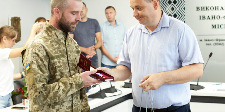 Захисника з Прикарпаття Степана Жолобана нагородили орденом “За мужність”