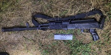 Здійснив кілька пострілів: на Звенигородщині чоловік прийшов до товариша зі зброєю та гранатою