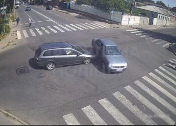 У Кропивницькому сталася ДТП: одна з автівок перекинулася