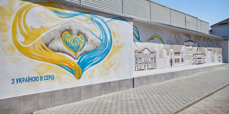 Торт за донат, новий мурал та ярмарок крафтовиків: як у Кропивницькому відзначили День міста