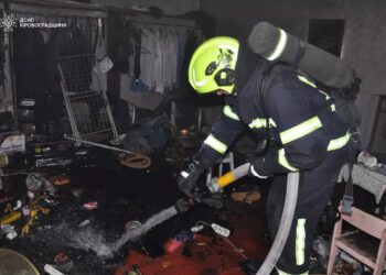 Чоловіка врятували під час пожежі у Кропивницькому
