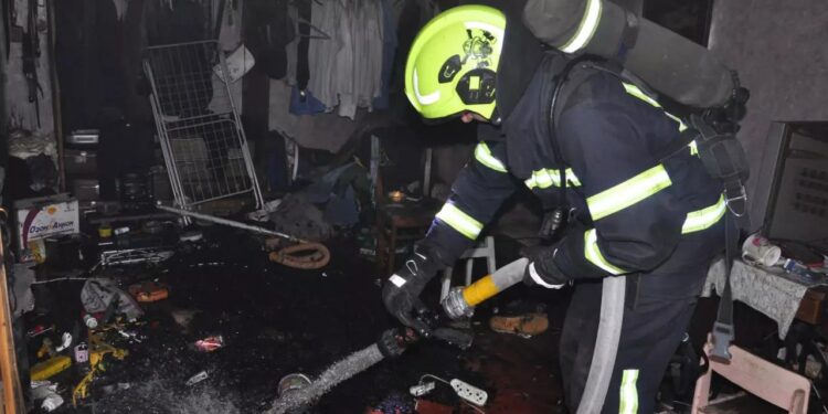 Чоловіка врятували під час пожежі у Кропивницькому