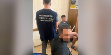 У Кропивницькому затримали військовослужбовця, який дав поліцейській хабар за закриття справи