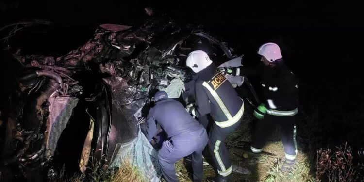 Тіло чоловіка, який загинув у аварії в Кіровоградській області, діставали рятувальники – ОНОВЛЕНО