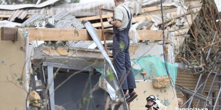 Триває ліквідація наслідків ворожої атаки на Запоріжжя | Новини Запоріжжя