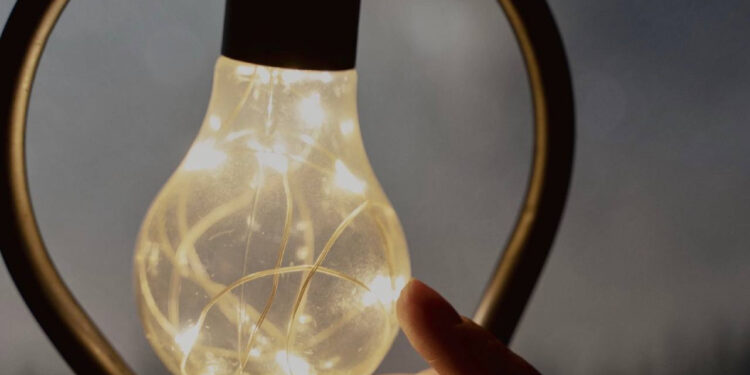 Через російську атаку: деякі навчальні заклади Івано-Франківська залишились без світла