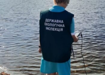 Екологи поміряли температуру води та визначили кількість розчиненого кисню та pH – моніторинг якості поверхневих вод ріки Дніпро в межах Запоріжжя | Новости Запорожья