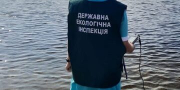 Екологи поміряли температуру води та визначили кількість розчиненого кисню та pH – моніторинг якості поверхневих вод ріки Дніпро в межах Запоріжжя | Новости Запорожья