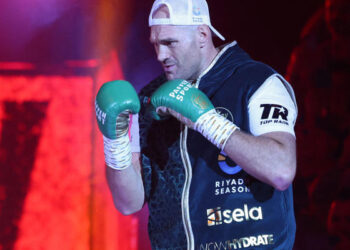 Леннокс Льюис назвал условие, при котором Фьюри может победить Усика в реванше – Спорт ):Бокс