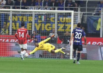 «Милан» в драматичном стиле выиграл у «Интера», прервав позорную серию в дерби