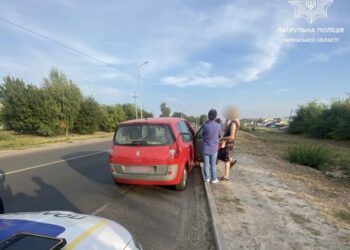 На Черкащині небайдужий чоловік “здав” нетверезу водійку