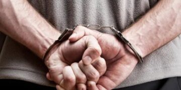 На Миколаївщині поліцейські затримали трьох чоловіків, які знущались та підпалили потерпілого » Миколаївський Оглядач