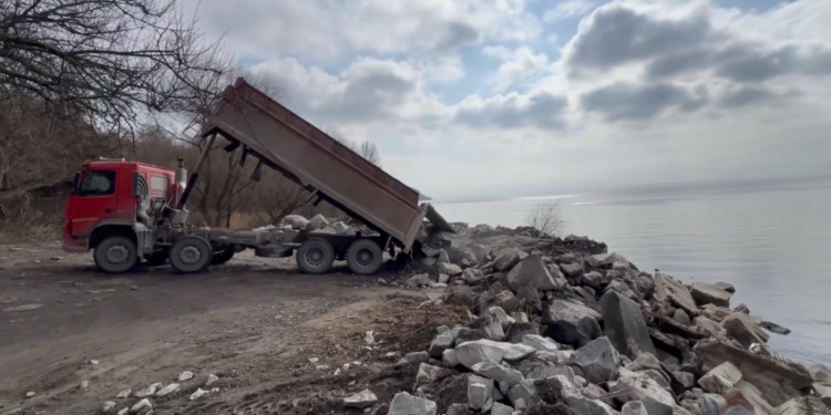 На Полтавщині укріпили 800 м берега Кременчуцького водосховища