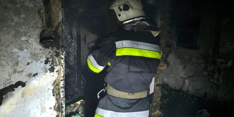На Шепетівщині рятувальники під час ліквідації пожежі виявили тіло жінки —Хмельнитчина