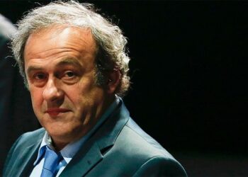 Платини предложил изменить правила футбола