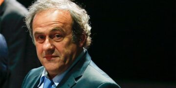 Платини предложил изменить правила футбола
