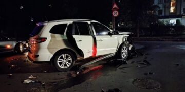 По вулиці Героїв Небесної Сотні п’яний водій влетів у припарковане авто —Хмельнитчина