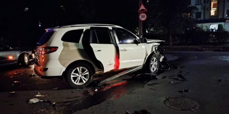 По вулиці Героїв Небесної Сотні п’яний водій влетів у припарковане авто —Хмельнитчина