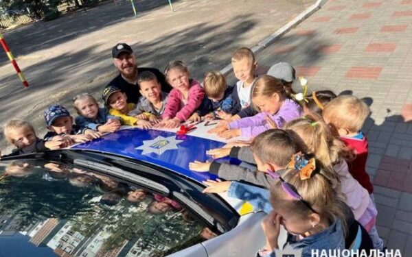 Поліцейські Черкас навчали дітей правилам дорожнього руху — Новини Черкащіни