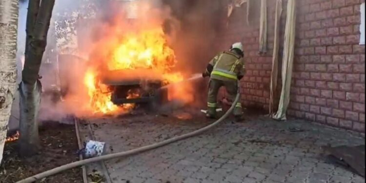 Полонські рятувальники ліквідували пожежу легкового автомобіля —Хмельнитчина