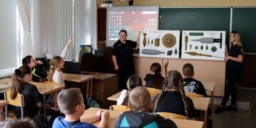 Рятувальники та школярі відпрацювали алгоритм дій на випадок надзвичайної події — Новости Черкасс