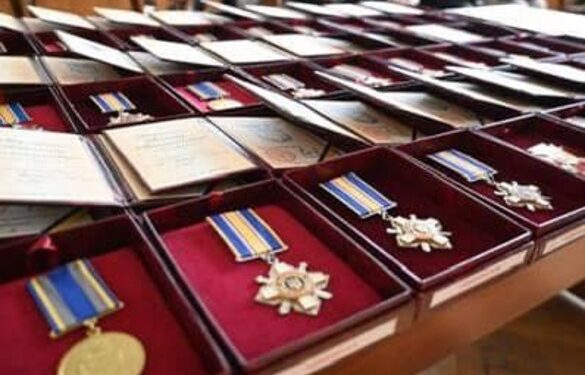 Родини полеглих захисників із Сміли отримали державні нагороди