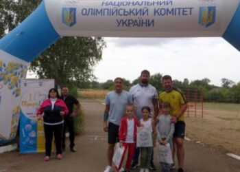 Школярі Телепинського ліцею занурилися у світ спорту з паралімпійцями та атлетами — Новости Черкасс