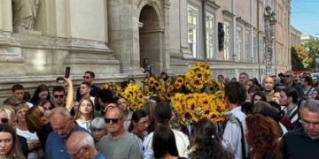 Сотні львів’ян прийшли попрощатися  із загиблою родиною