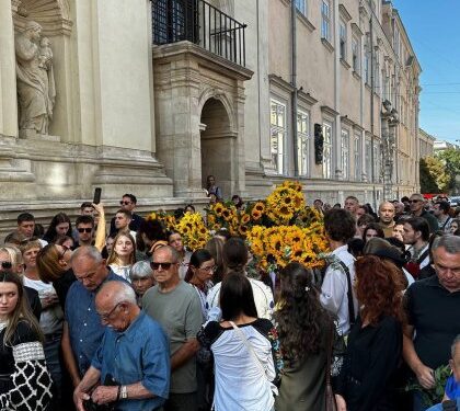 Сотні львів’ян прийшли попрощатися із загиблою родиною
