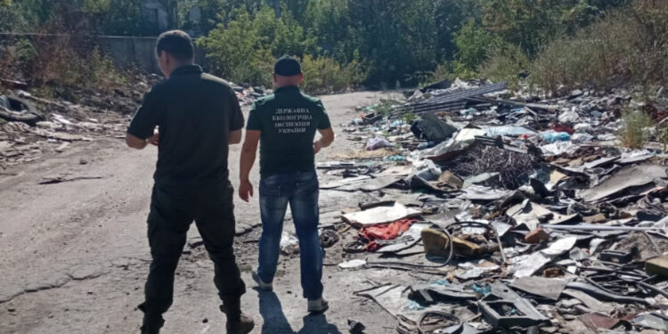 Стихійні сміттєзвалища у громадах на Житомирщині: хто несе відповідальність | Журнал Житомира