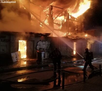 У Львові вщент згорів кінотеатр “Дзвін”