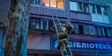 У м. Миколаєві шестирічний хлопчик випав з балкона квартири на сьомому поверсі » Миколаївський Оглядач