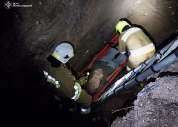 У Миколаєві чоловік впав у котлован – його діставали рятувальники » Миколаївський Оглядач