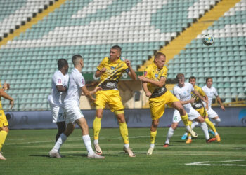 «Ворскла» в меншості втримала нічийний результат у грі з «Рухом»