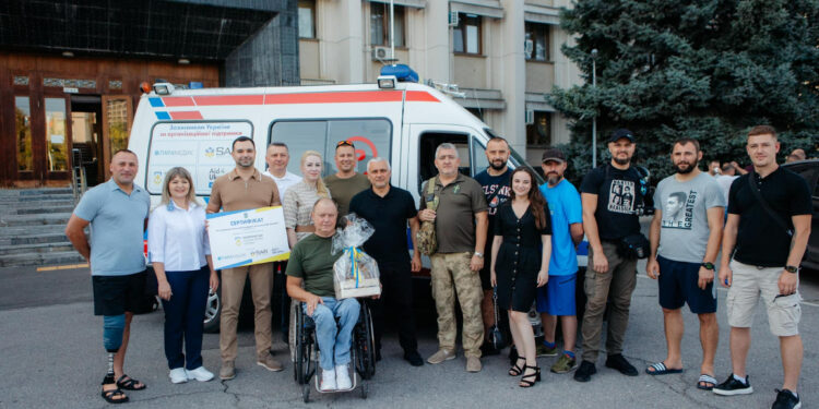 З Одеси передали укомплектований реанімобіль на Прикарпаття