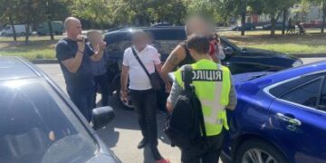 За 12 тис. доларів обіцяв підготувати документи для безперешкодного перетину кордону – у Миколаєві поліцейські затримали чоловіка » Миколаївський Оглядач