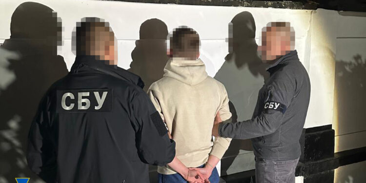 За десять тисяч доларів: прикарпатець організував схему незаконного перетину кордону (ФОТО)