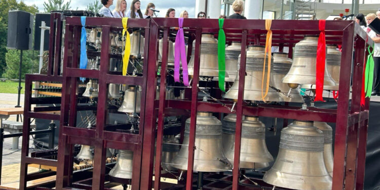 Зібрали 70 тисяч гривень для ЗСУ: в Гошеві відбувся фестиваль карильйонного та дзвонового мистецтва (ФОТО/ВІДЕО)