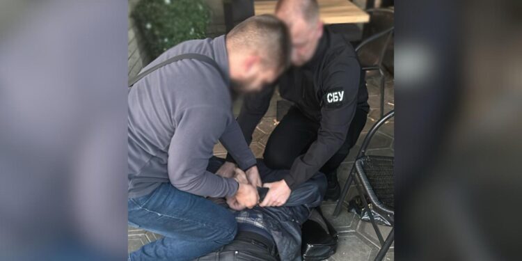 Жителя Кропивницького і його товариша підозрюють у підробленні документів для призовника
