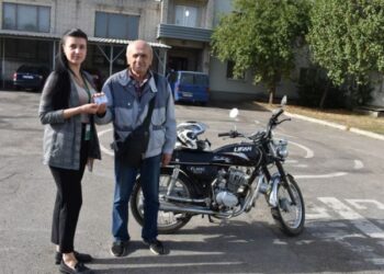 71-річний смілянин здійснив мрію: навчився керувати мотоциклом і отримав водійські права — Новости Черкасс