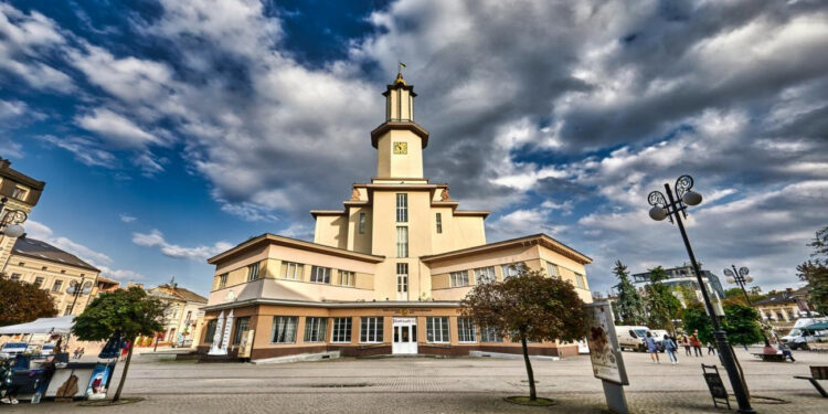 Аби зібрати кошти на апарат ШВЛ для івано-франківського госпіталю: містян кличуть на благодійний ярмарок