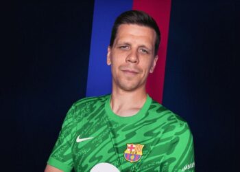 «Барселона» официально подписала польского кипера Щенсны