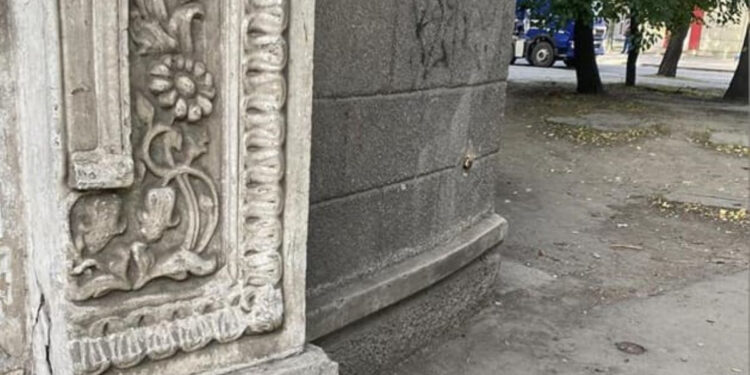 Біля будинку у Соцмісті Запоріжжя утворилась купа сміття – Шосте селище | Новости Запорожья