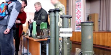 Черкаським школярам вибухотехніки поліції провели урок безпеки — Новини Черкащіни
